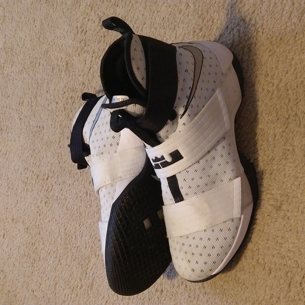Nike LeBron Soldier White/Black 10.5